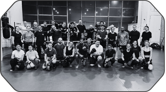 Photo d'une fin de cours de boxe pieds-poings chez Détona