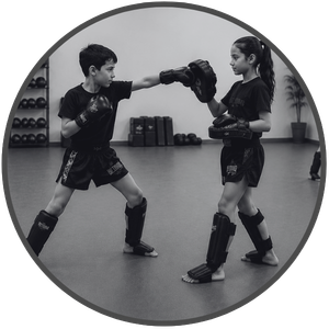 PHOTO D'UN COURS BOXE PIEDS-POINGS JUNIOR (8-12 ANS)